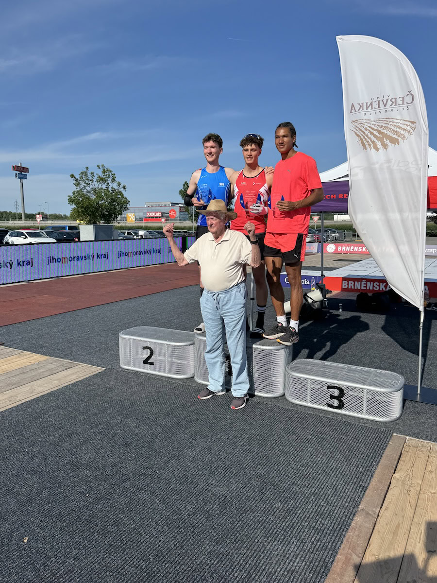 Mužská ketegorie stupně výtězů: Adam Tomášek - 217cm Julián Juráček -210cm. Lionel Strassera - 206cm